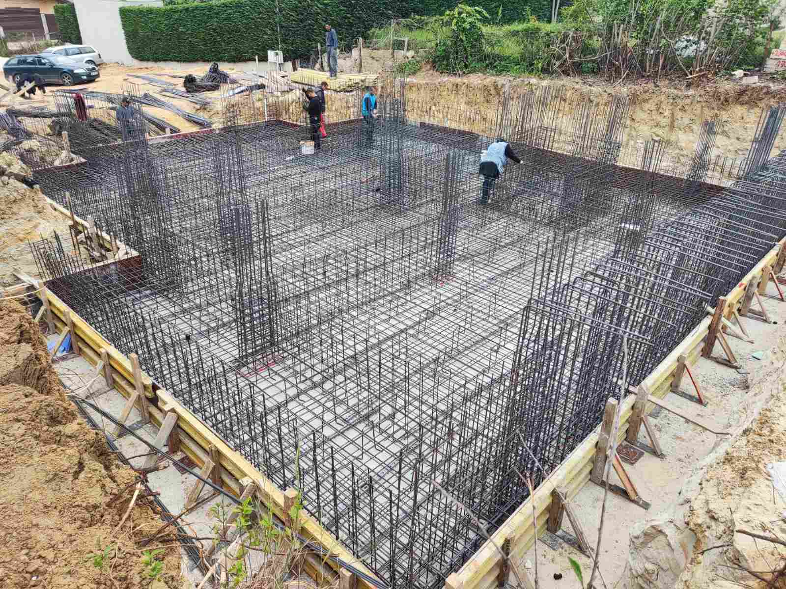 Изливане на фундамент  на сградата